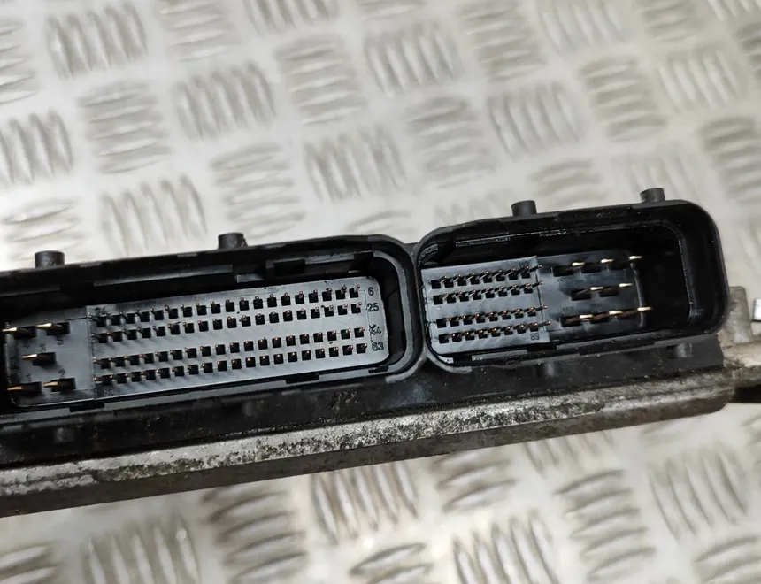 CHRYSLER Voyager 4 generation (2001-2007) Moottorin ohjausyksikkö ECU 0281012121,1039S12762,P05094285AE 24648336