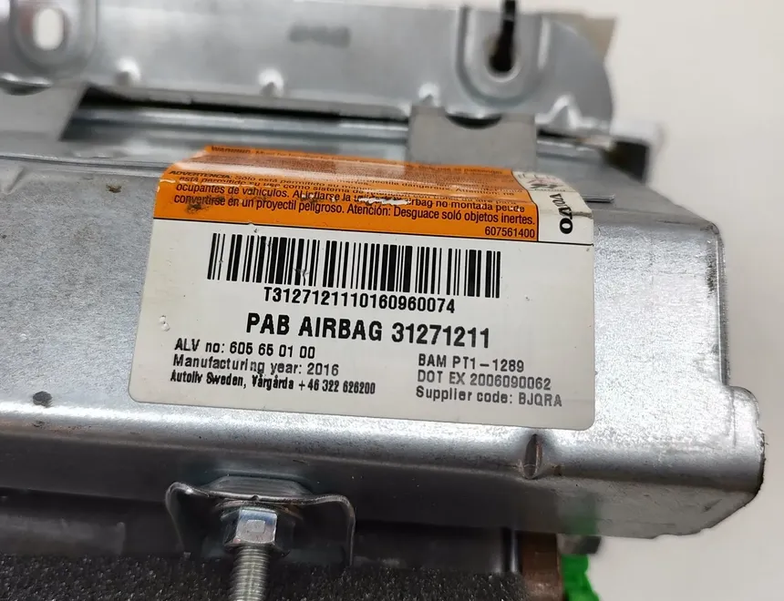 VOLVO XC70 3 generation (2007-2020) Kojelaudan turvatyyny SRS 31271211 24970359