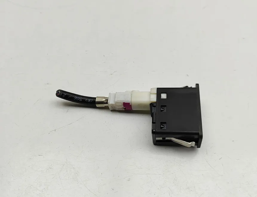 BMW X1 F48/F49 (2015-2023) USB 6820397 33945845