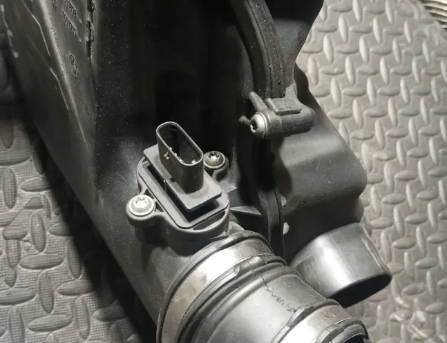 BMW 6 Series F06/F12/F13 (2010-2018) Ilmansuodatinlaatikko 7577463,7601898,7577466 29981746