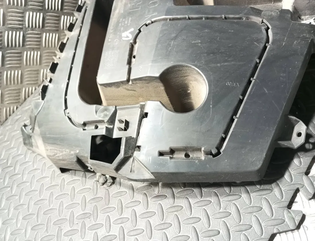 BMW 5 Series Gran Turismo F07 (2010-2017) Oikean takapuskurin kiinnike 15857711,7201218 30081382