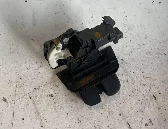 AUDI A4 B7/8E (2004-2008) Takaluukun takaluukun lukko 8P4827505B,8P4827505C 34769051