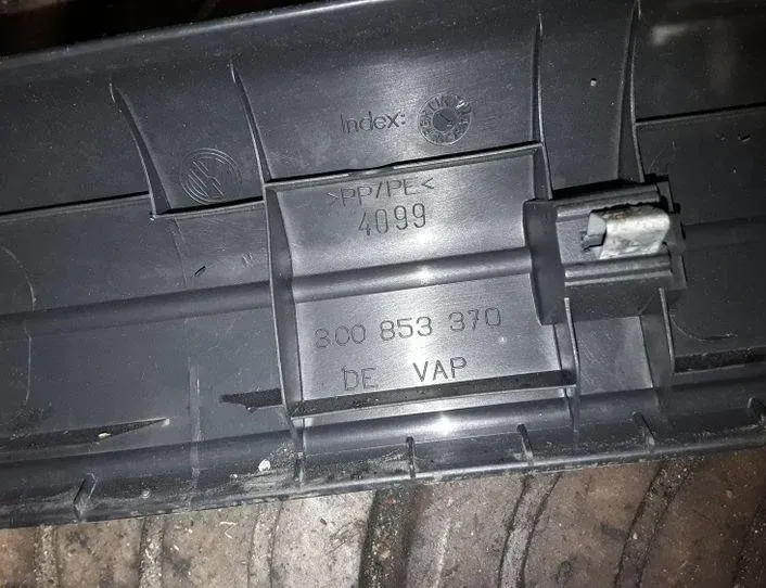 VOLKSWAGEN Passat B7 (2010-2015) Oikea etukynnysverhoilu 3C0853370 25525396