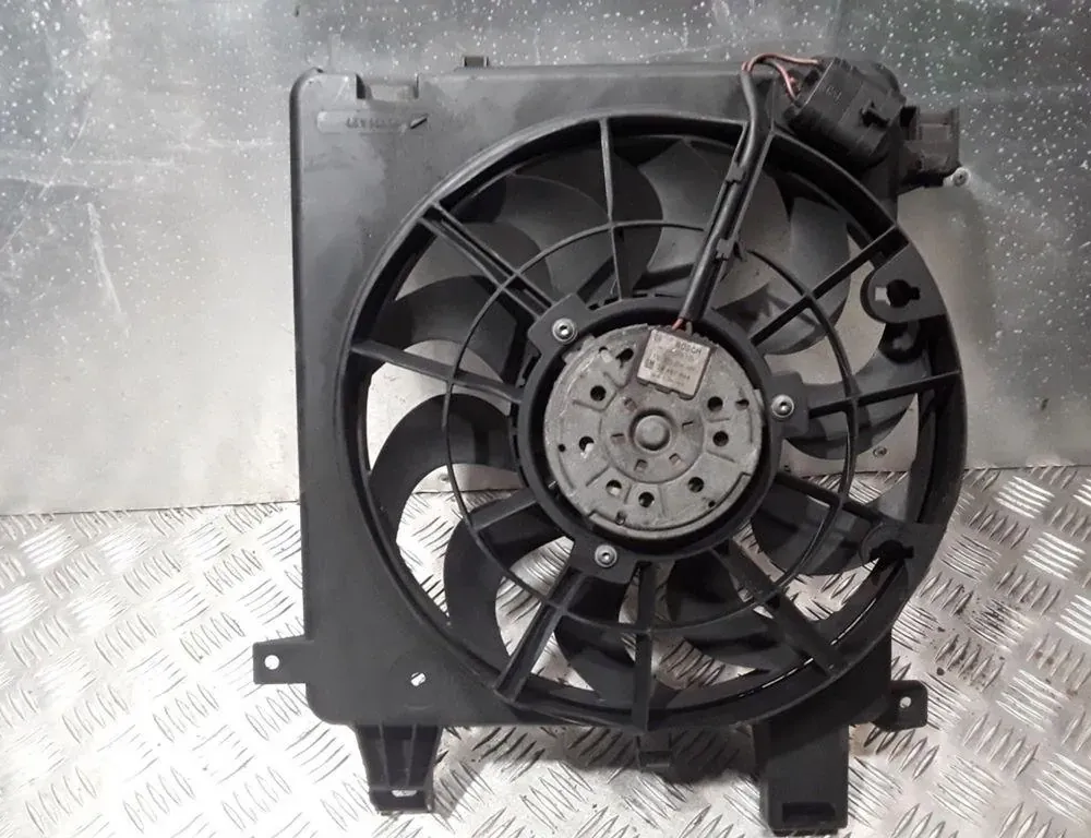 OPEL Zafira B (2005-2010) Moottorin jäähdytystuulettimen jäähdytin 24467444 33832036