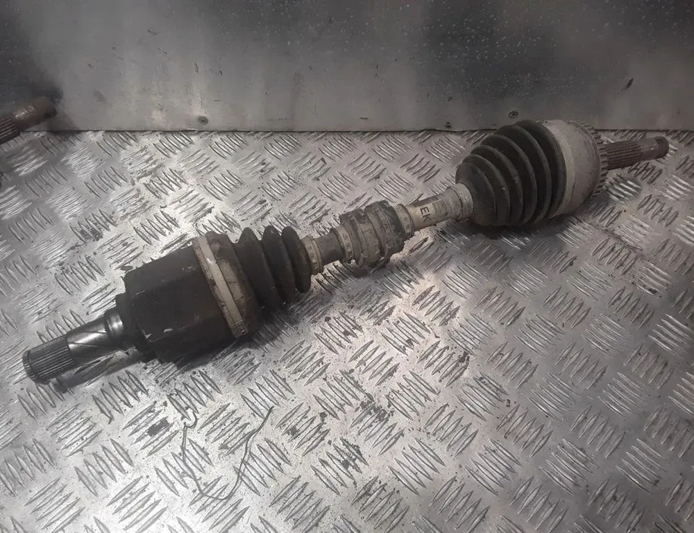 NISSAN Primera P12 (2001-2008) Edessä vasen vetoakseli 439100 33832414