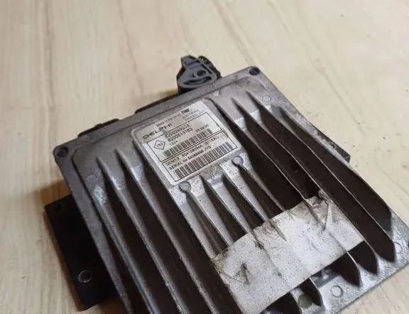 RENAULT Clio 2 generation (1998-2013) Moottorin ohjausyksikkö ECU 8200399038 34896758