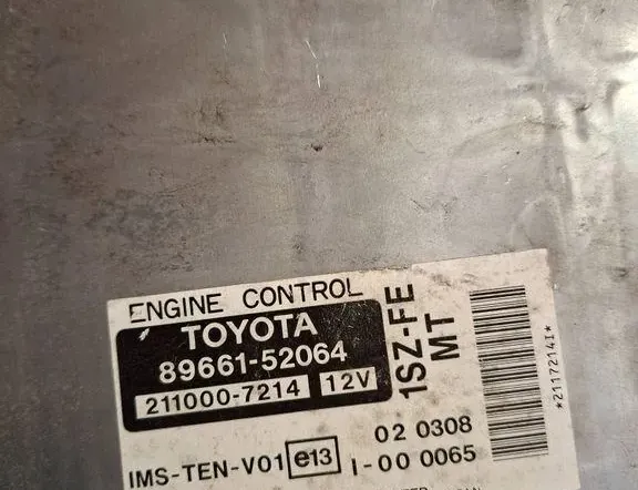 TOYOTA Yaris 1 generation (1999-2005) Moottorin ohjausyksikkö ECU 2110007214,8966152064 34999844
