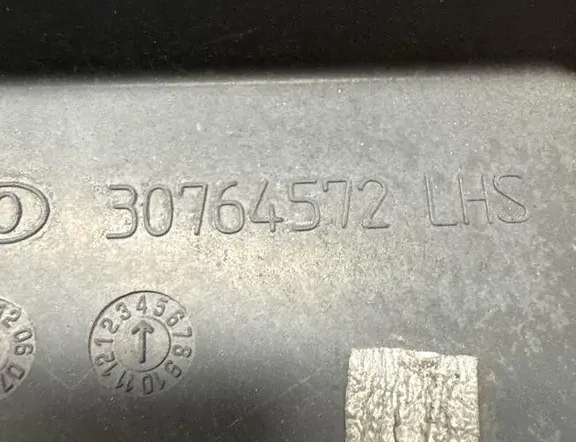 VOLVO XC60 1 generation (2008-2017) Jäähdyttimen ilmanvaihtosuuntaaja 30764572 34851756