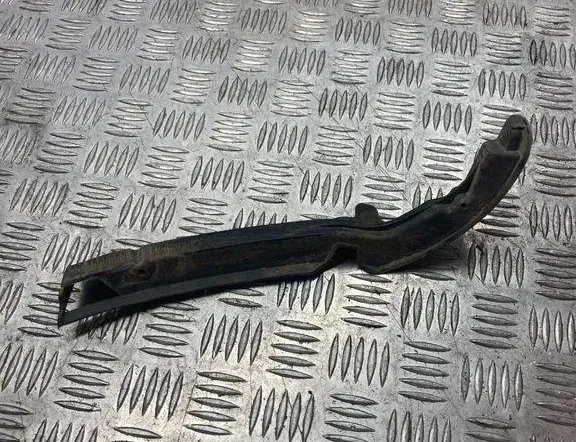 VOLKSWAGEN Passat B6 (2005-2010) Oikea etupuskurin kiinnike 3C0807183,3C0807177 30529806