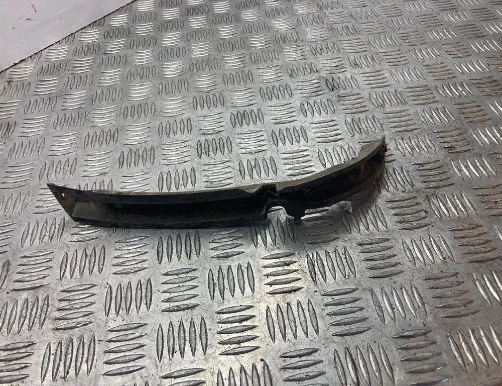 VOLKSWAGEN Passat B6 (2005-2010) Oikea etupuskurin kiinnike 3C0807183,3C0807177 30529806