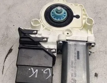 VOLKSWAGEN Passat B7 (2010-2015) Vasemman etuoven ikkunansäädin 981677113,1K0959703P 30542631