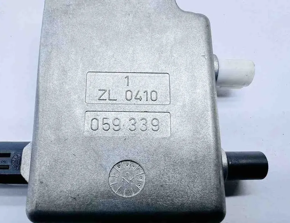 MERCEDES-BENZ C-Class W204/S204/C204 (2004-2015) Bootlid antennivahvistin ZL0410,059339 32735116