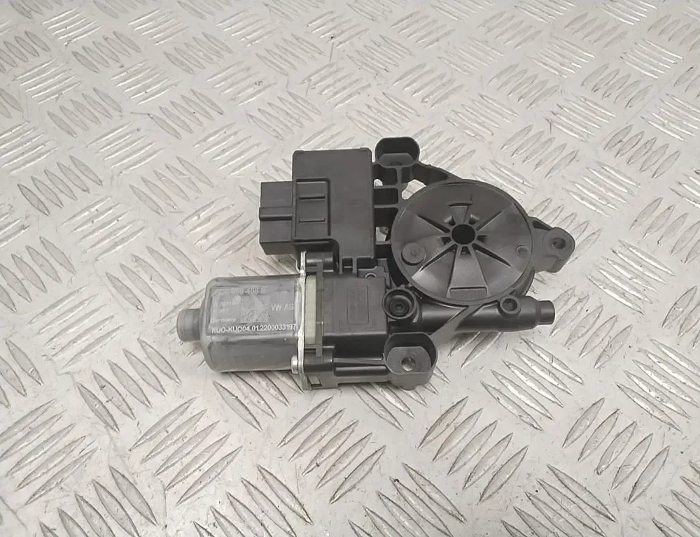 SKODA Kodiaq 1 generation (2017-2024) Oikean takaoven ikkunan ohjausmoottori 5Q0959408E 33037952