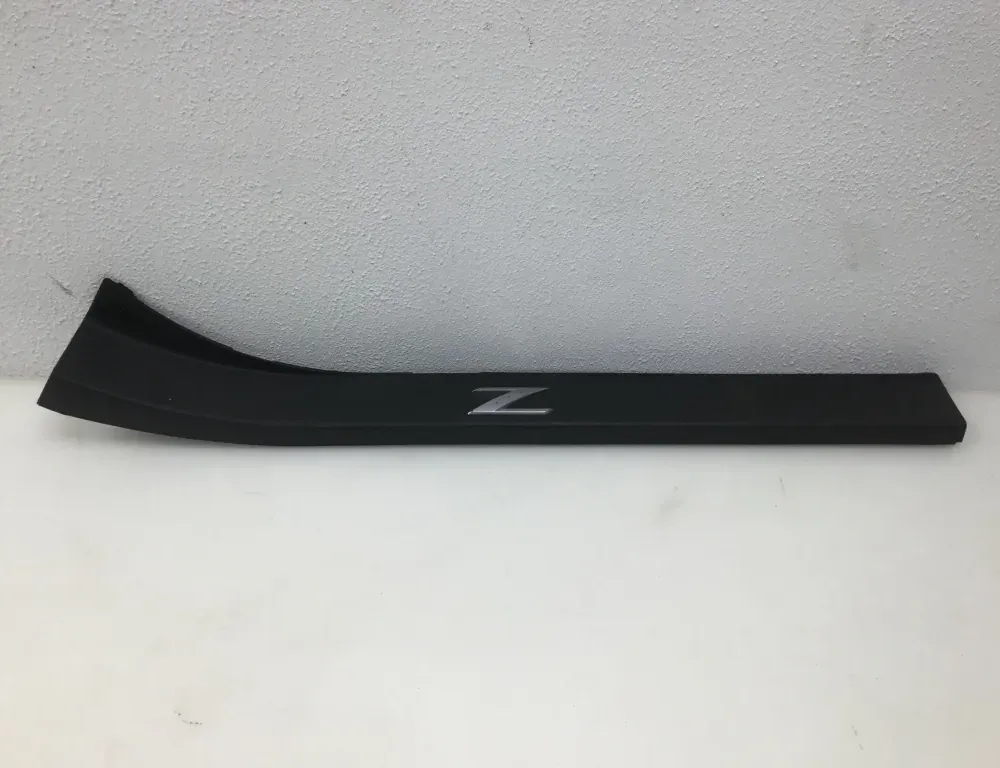 NISSAN 350Z Z33 (2001-2009) Oikea etukynnysverhoilu 769B0CD000 33628677