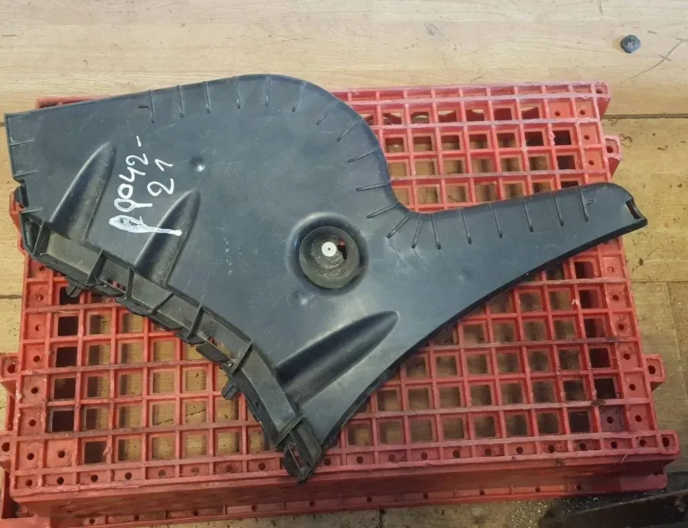 VOLVO V60 1 generation (2010-2020) Vasen takapuskurin kiinnike 31265281 33128498