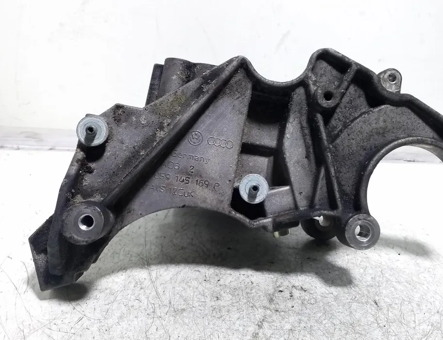 AUDI A6 C6/4F (2004-2011) Ohjaustehostimen pumpun kiinnitysteline 059145169P 28587883