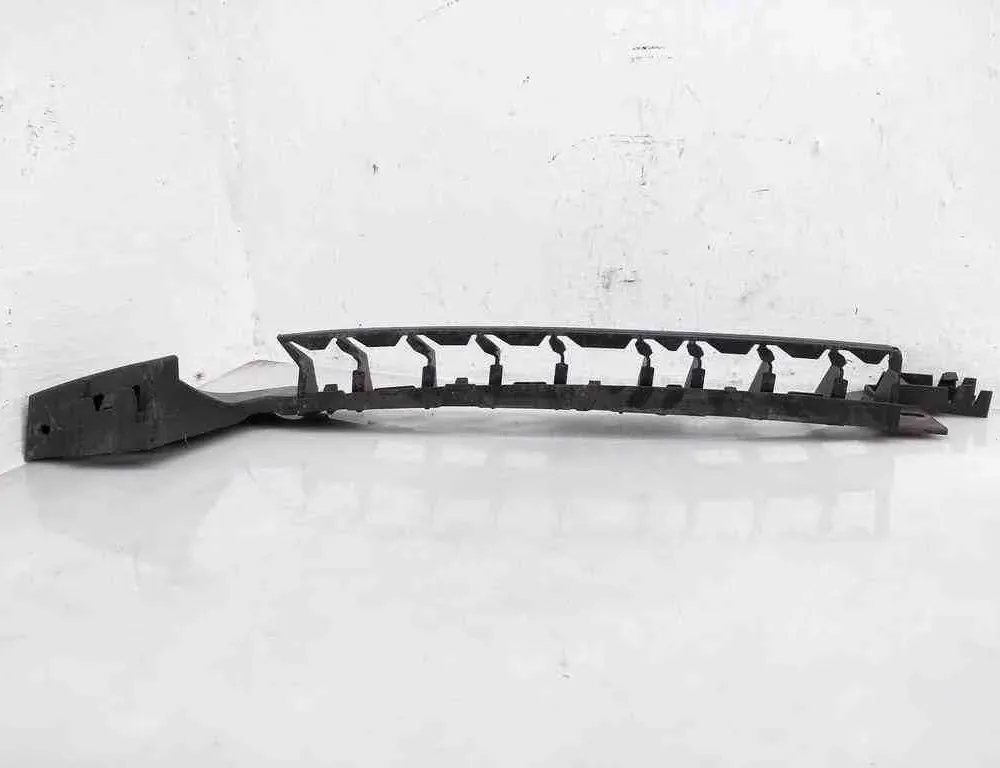 SKODA Octavia 3 generation (2013-2020) Oikean takapuskurin kiinnike 5E5807864 32415016