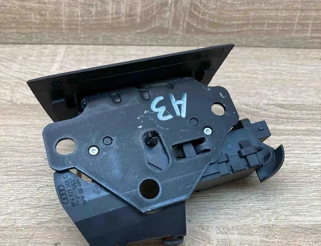 AUDI A4 B5/8D (1994-2001) Takaluukun takaluukun lukko 8P4827505C,8P4827520 34386272