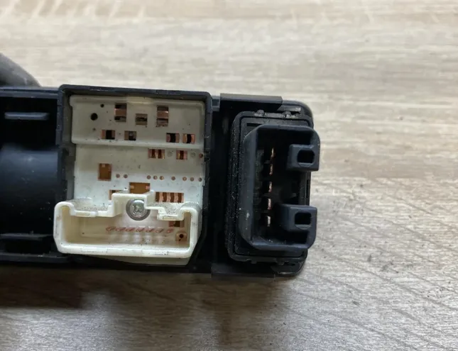 TOYOTA Yaris 2 generation (2005-2012) Peilin säätökytkin 183574,777665 34278212