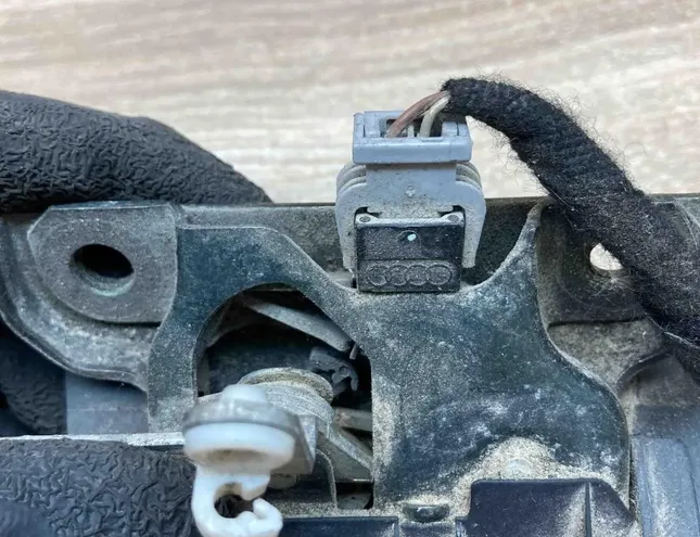AUDI A4 B5/8D (1994-2001) Takaluukun takaluukun lukko 8E9827520,WithPlug 34320902