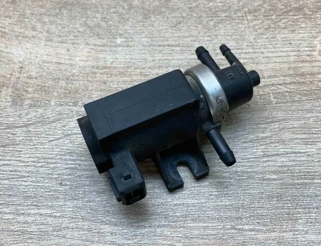 VOLKSWAGEN Passat B5 (1996-2005) Tyhjiöturboahtimen ohjaus 1H0906627,72190320 34360663