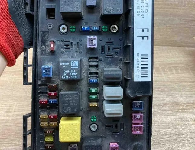 OPEL Astra H (2004-2014) Sulakekaappi 13191129,5DK00866827 34403687