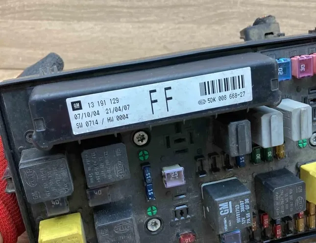 OPEL Astra H (2004-2014) Sulakekaappi 13191129,5DK00866827 34403687