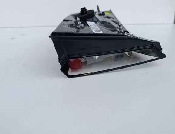 TESLA Model Y 1 generation (2020-2024) Oikean puolen takaluukun takavalo 150208900B 35051643