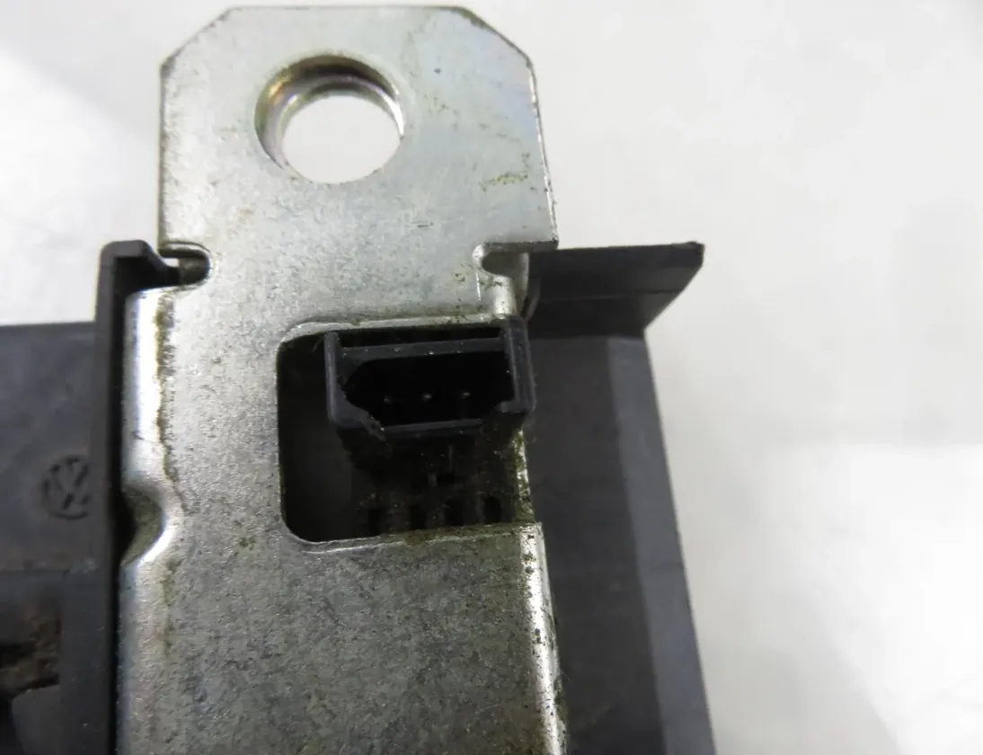 VOLKSWAGEN Polo 4 generation (2001-2009) Takaluukun takaluukun lukko 6Q6827505B 33583994