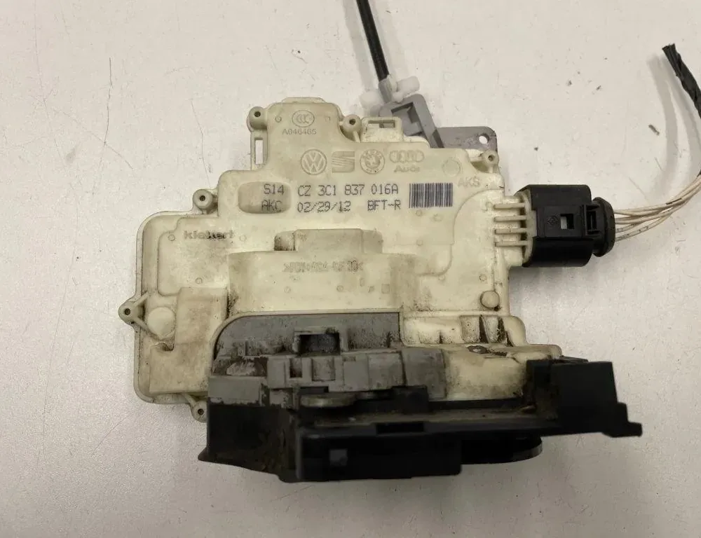 VOLKSWAGEN Passat B7 (2010-2015) Oikean etuoven lukko A046465,3C1837016A 34097205