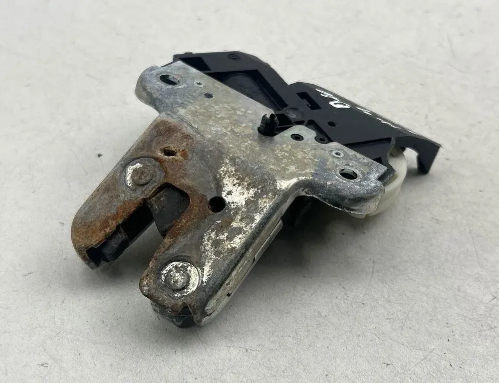 AUDI A4 B7/8E (2004-2008) Takaluukun takaluukun lukko 4F5827505D 34110089