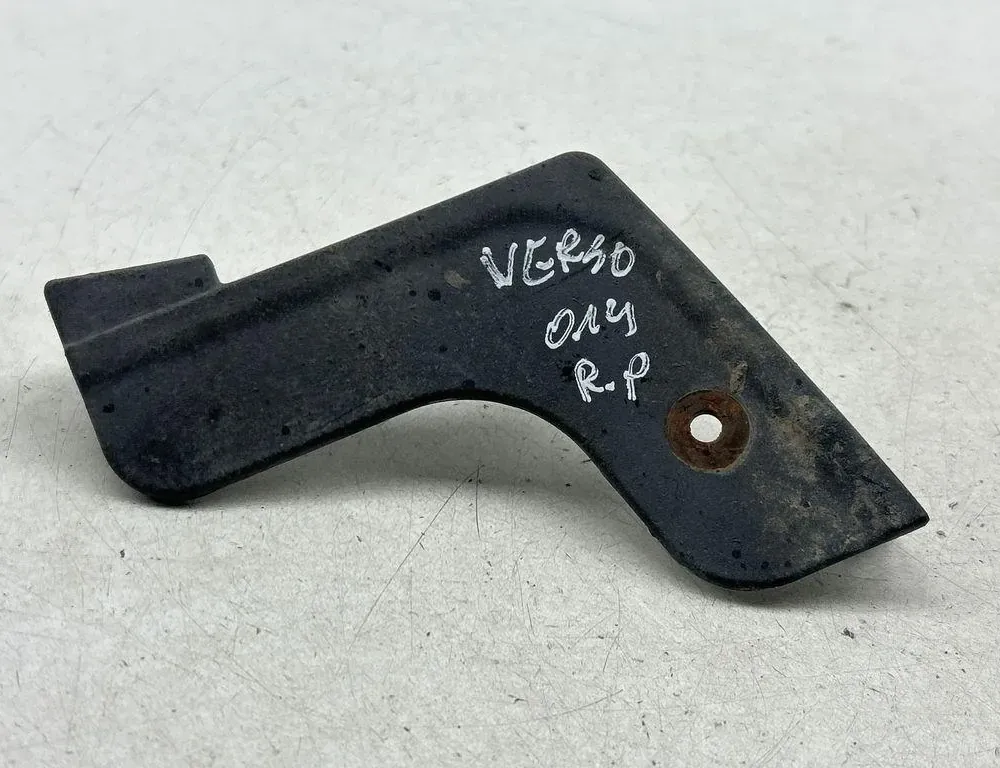 TOYOTA Avensis Verso 1 generation (2001-2003) Oikea etukynnysverhoilu 769150F020 34123926