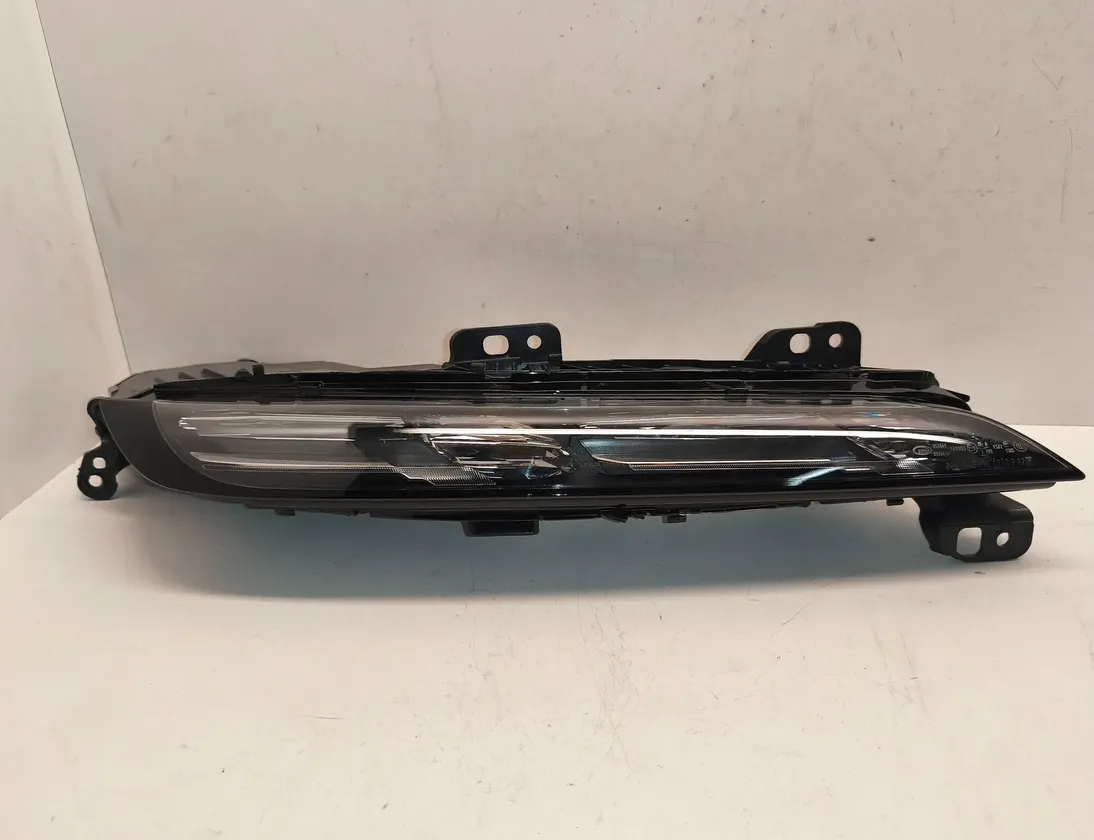 BMW 7 Series G70 (2022-2024) Edessä oikea lisävalo 9879936 35051987