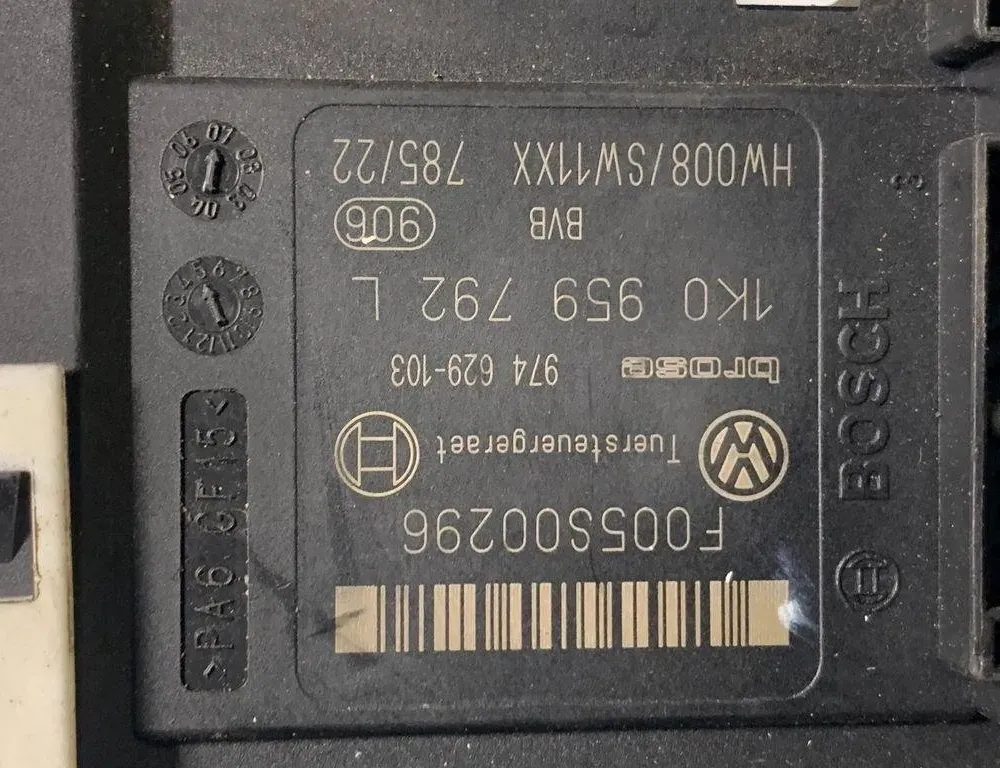 VOLKSWAGEN Passat B7 (2010-2015) Vasemman etuoven ikkunansäätimen moottori 1K0959792L 30674323