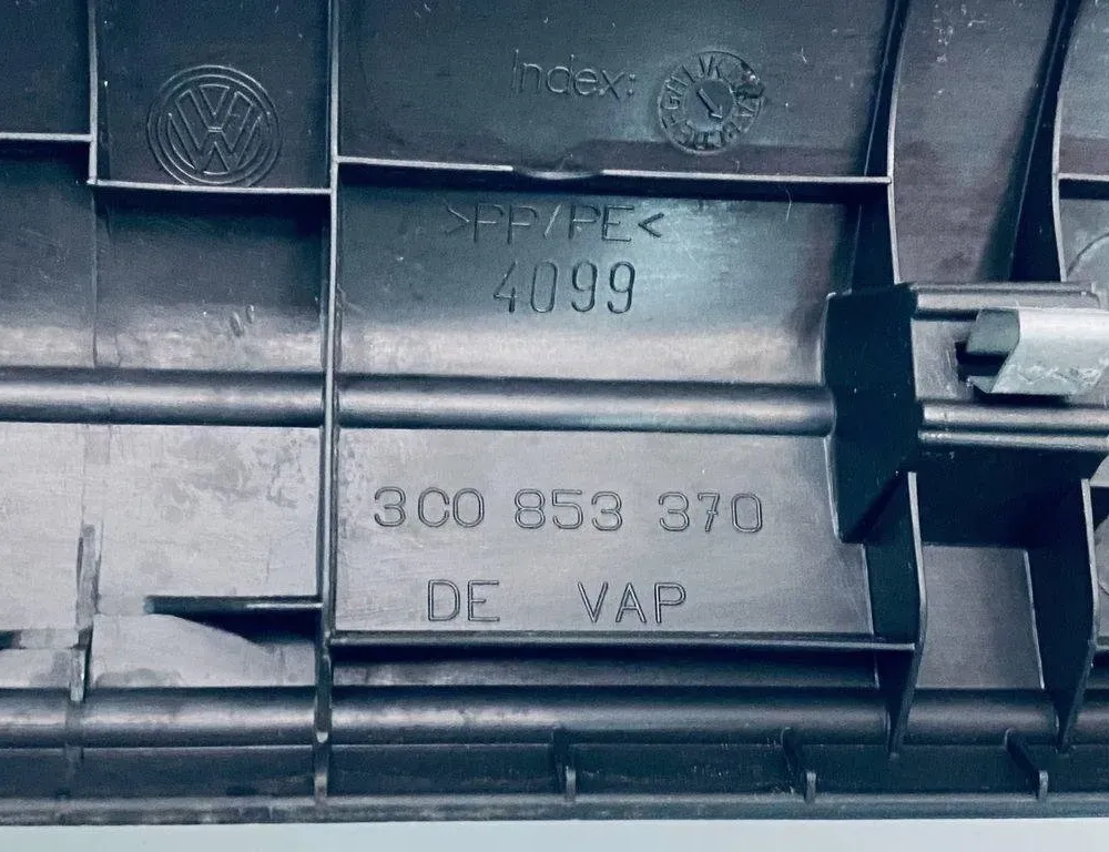 VOLKSWAGEN Passat B7 (2010-2015) Oikea etukynnysverhoilu 3C0853370B 31613238