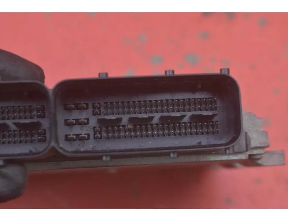 OPEL Corsa C (2000-2006) Moottorin ohjausyksikkö ECU 55190069 28037606