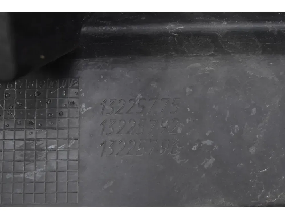 OPEL Astra J (2009-2020) Ulkoinen tuuletussäleikkö 13225775 33727514