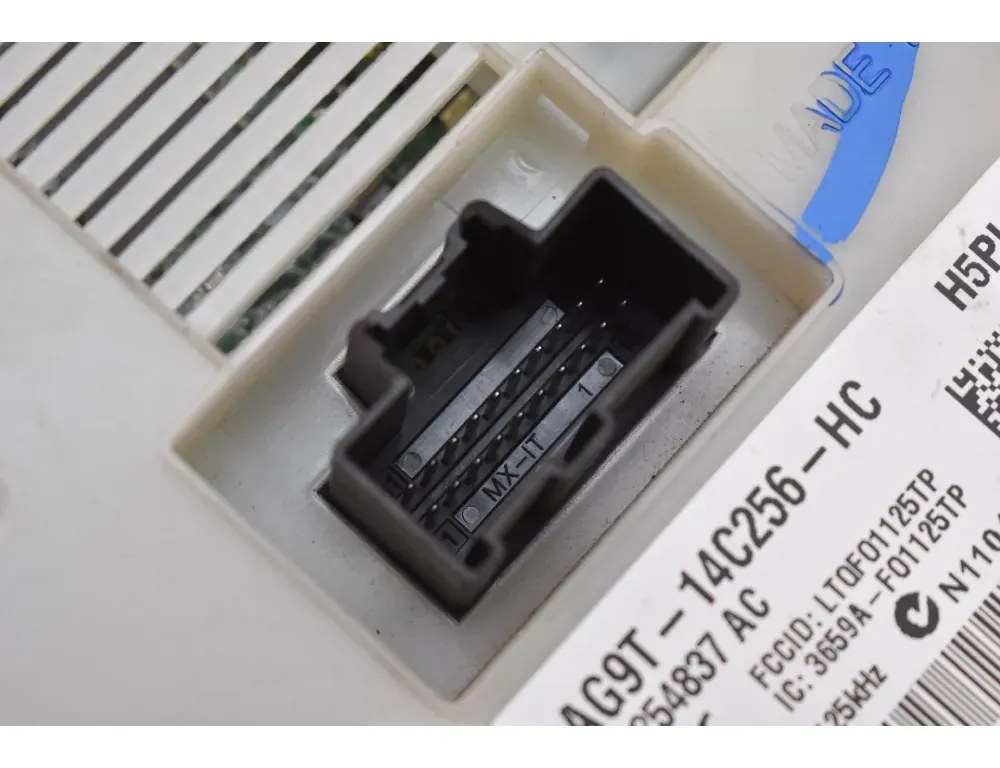 VOLVO XC60 2 generation (2017-2024) Sulakekaappi 31254837AC 34949804