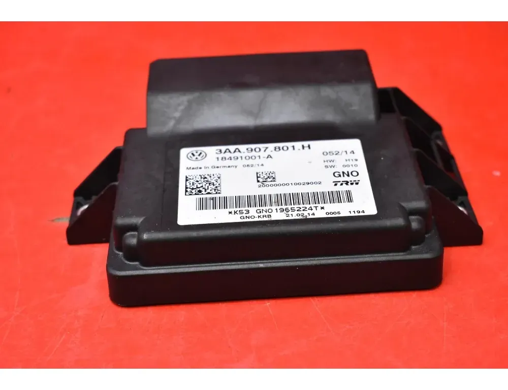 VOLKSWAGEN Passat B7 (2010-2015) Moottorin ohjausyksikkö ECU 3AA907801H 34951152