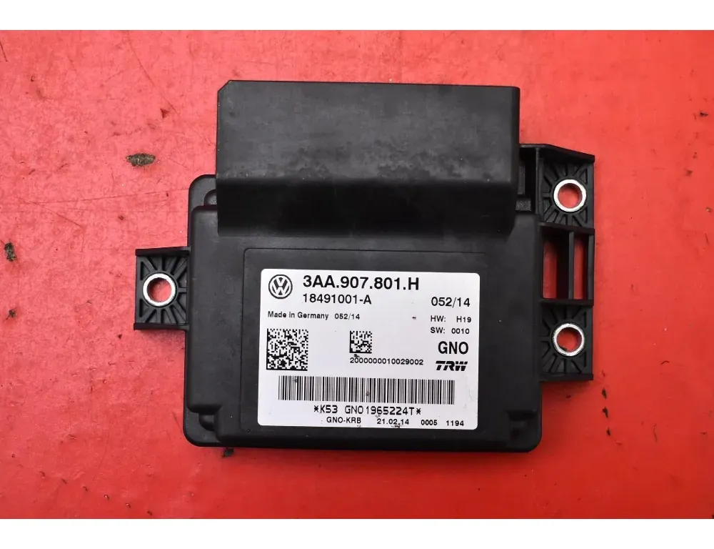 VOLKSWAGEN Passat B7 (2010-2015) Moottorin ohjausyksikkö ECU 3AA907801H 34951152