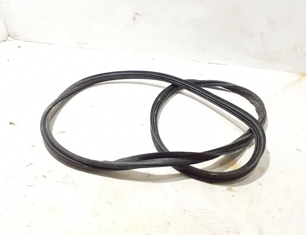 MERCEDES-BENZ GLA-Class H247 (2019-2024) Takaoven tiivistekumi (rungossa) A2477406300 34997465