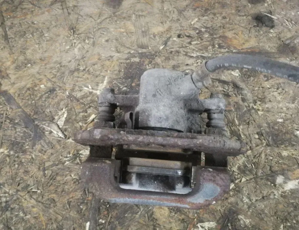 TOYOTA Verso 1 generation (2009-2015) Vasen takajarrusatula 34939313