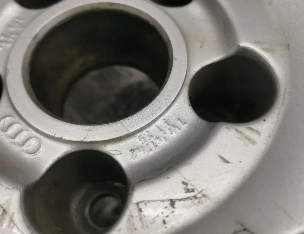 AUDI A6 allroad C5 (2000-2006) Pyörä 4Z7601025C 34938133