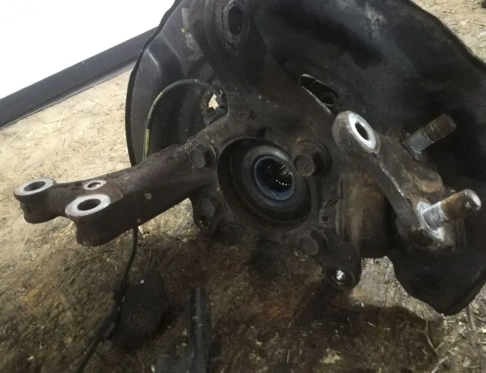 TOYOTA Verso 1 generation (2009-2015) Oikean etupyörän napa 34939312