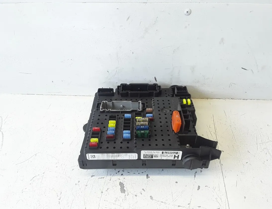 VOLVO XC90 1 generation (2002-2014) Sulakekaappi 30786646 23580164