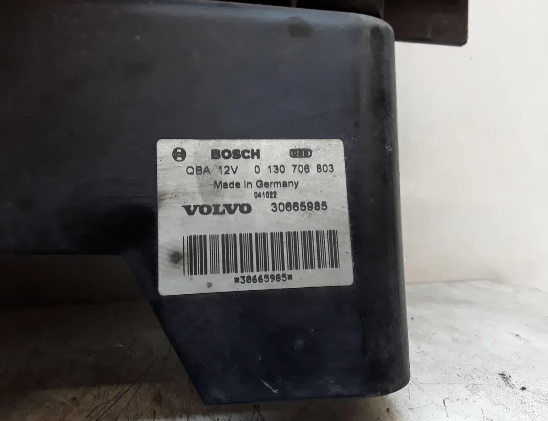VOLVO XC90 1 generation (2002-2014) Moottorin jäähdytystuulettimen jäähdytin 0130706803,30665985 23595782