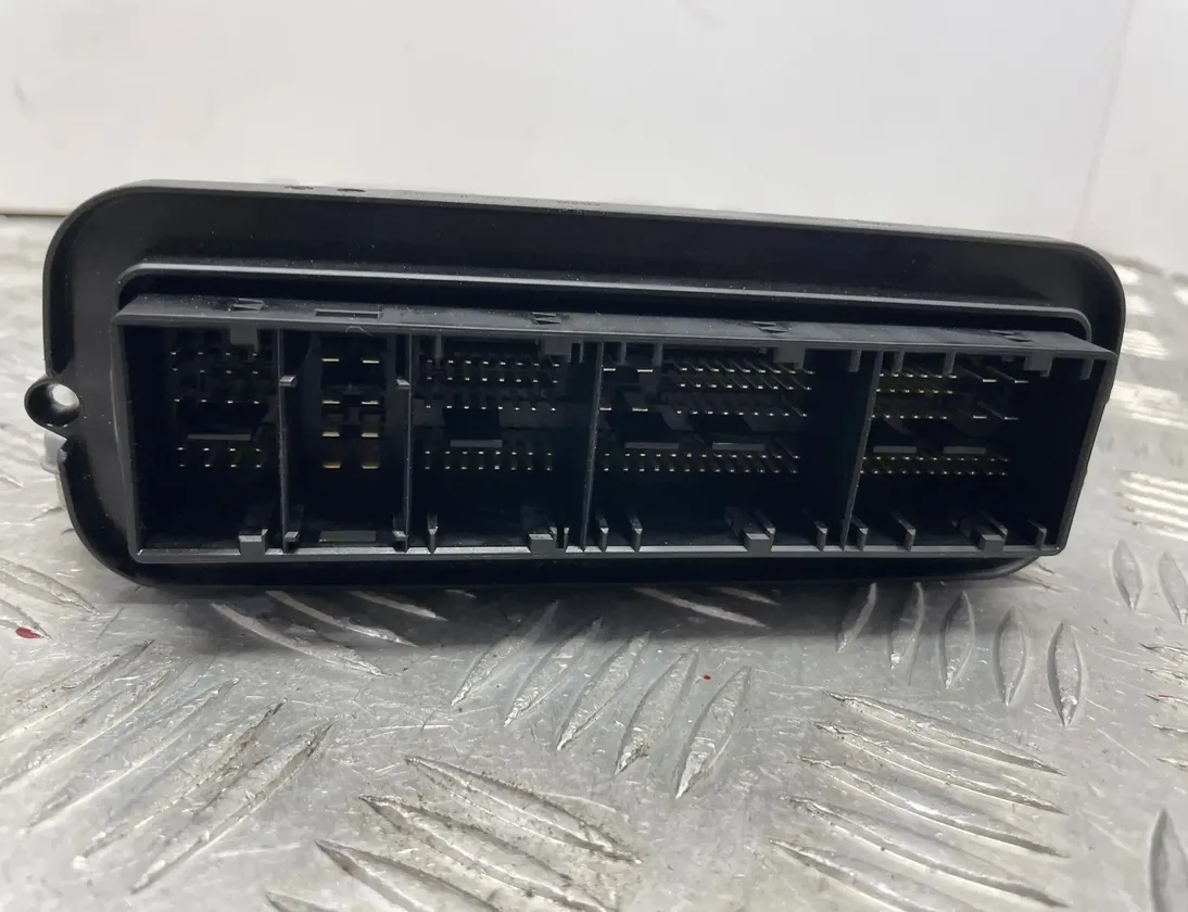 BMW 5 Series F10/F11 (2009-2017) Moottorin ECU-sarja 8513250 28036022