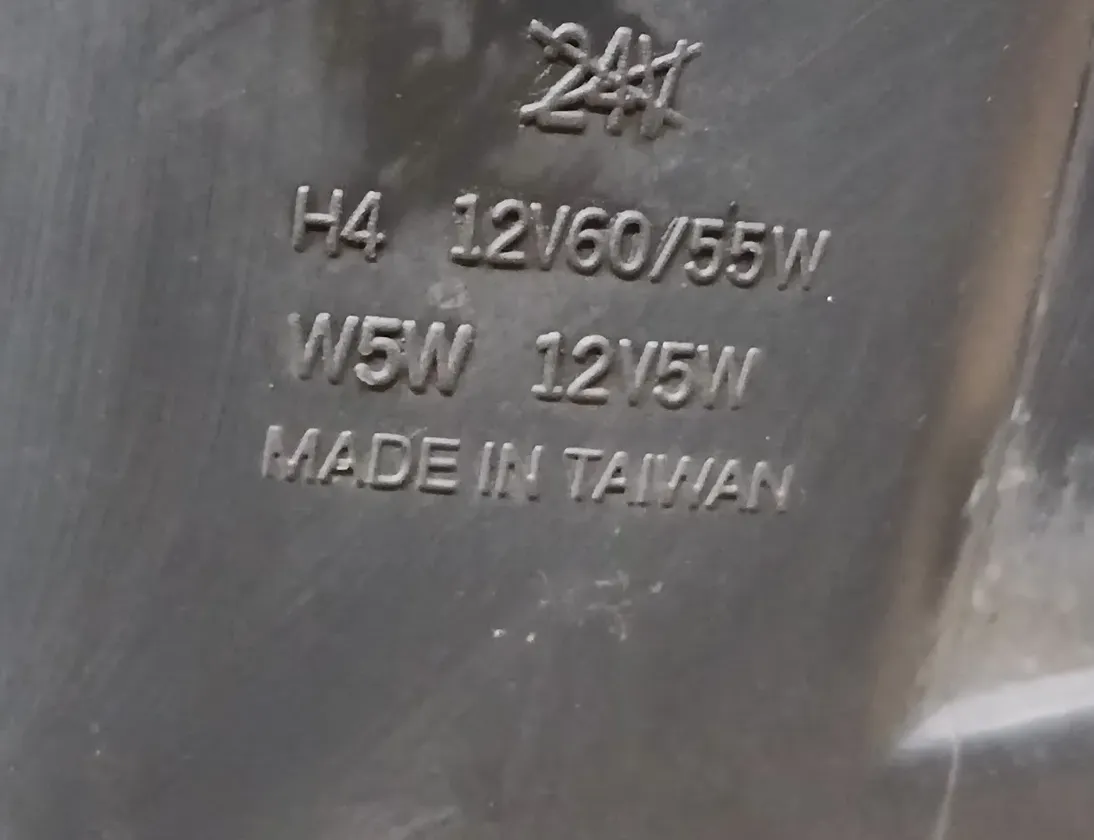 AUDI 100 4A/C4 (1990-1994) Oikea etuvalo 441-1113R 35040115