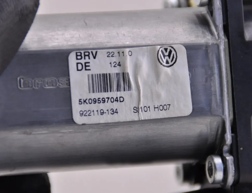 VOLKSWAGEN Golf 6 generation (2008-2015) Oikean takaoven ikkunan ohjausmoottori 5K0959795,5K0959704D 31966858