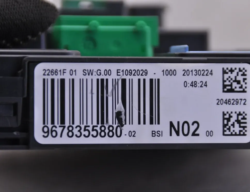 PEUGEOT 208 Peugeot 208 (2012-2015) Sulakekaappi 9678355880 34911525